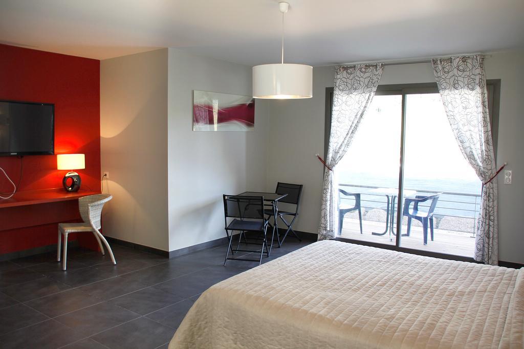 Logis Hotels - Hotel Et Restaurant Le Relais Des Garrigues Grisolles  Exterior foto